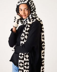 Black/White La Paz Crochet Scarf