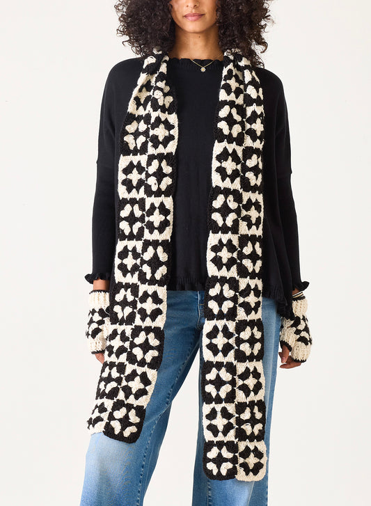 Black/White La Paz Crochet Scarf