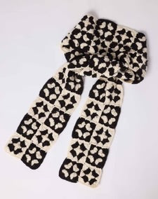 Black/White La Paz Crochet Scarf